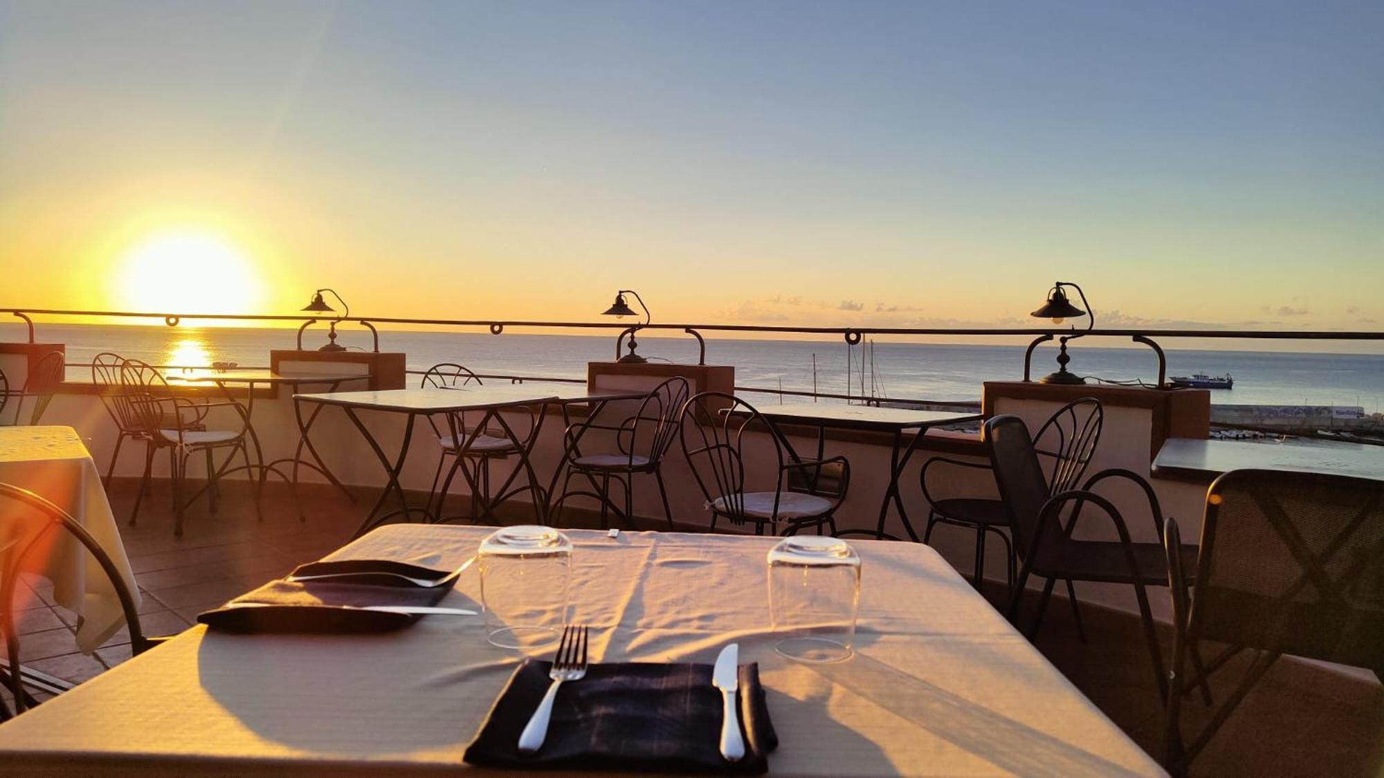 Bue Marino Hotel & Roof Lounge كالا غونوني المظهر الخارجي الصورة